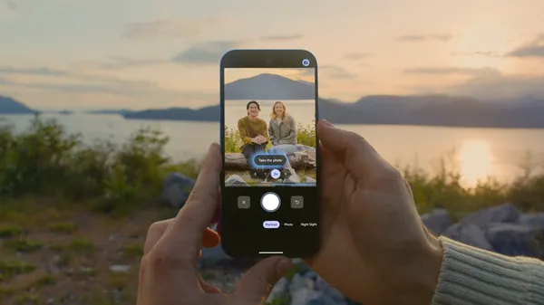 Pixel 10 단체사진 AI 기능 예시