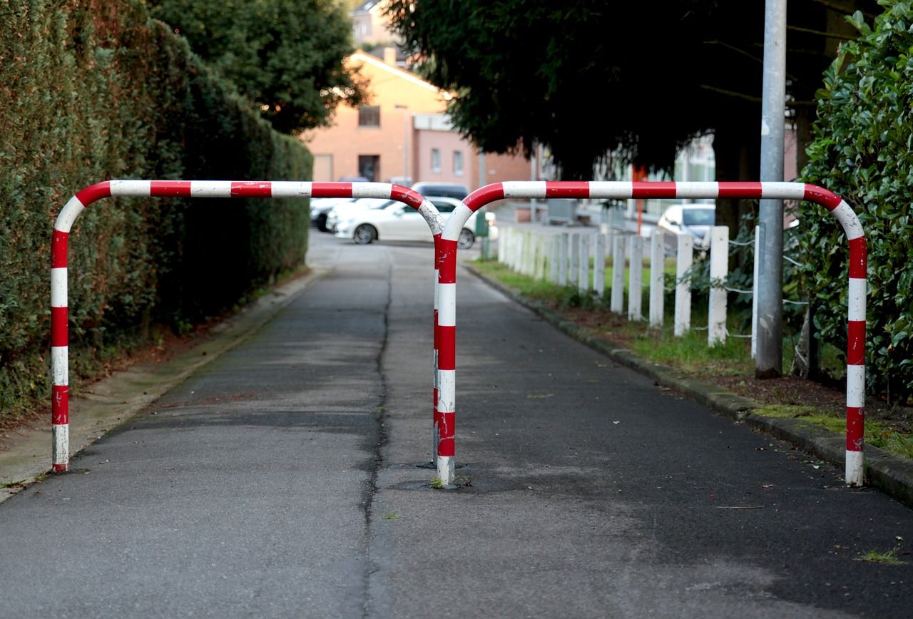 roadblock-453151_1280